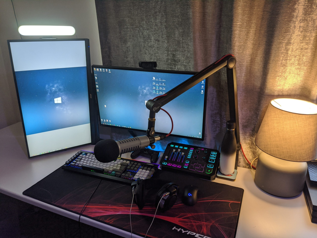 streaming setup with monitors, microphone, and desk equipment